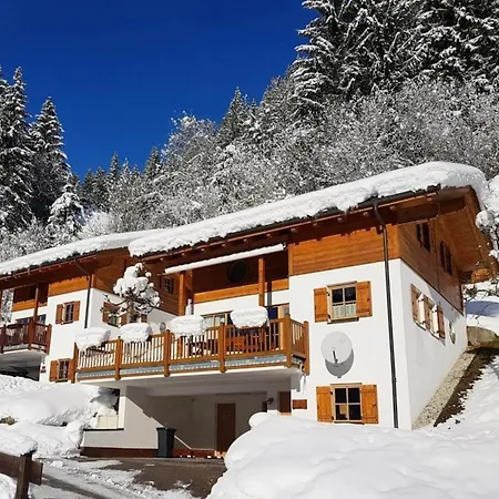 Sunlit Alpine Feriehus *