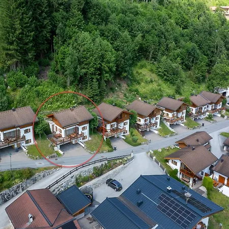 Sunlit Alpine Feriehus *